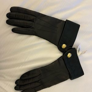Brand new Coach size 8 classic monogram cuffed leather gloves
